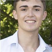 Studente universitario offre un servizio di ripetizioni private ai ragazzi di medie e superiori